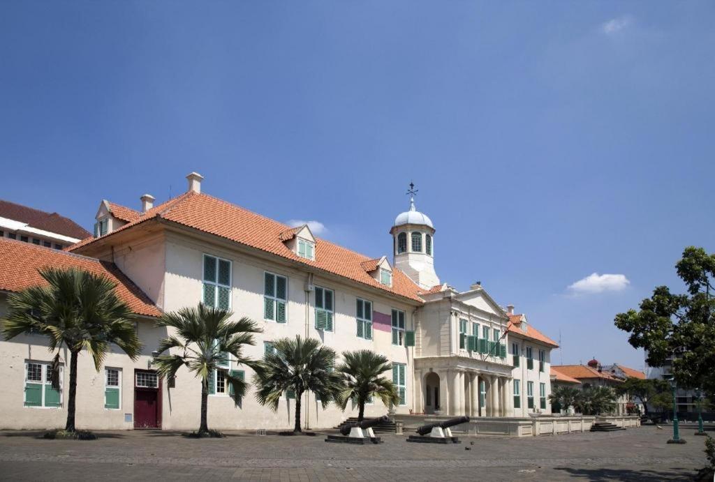 California Hotel Yakarta Exterior foto