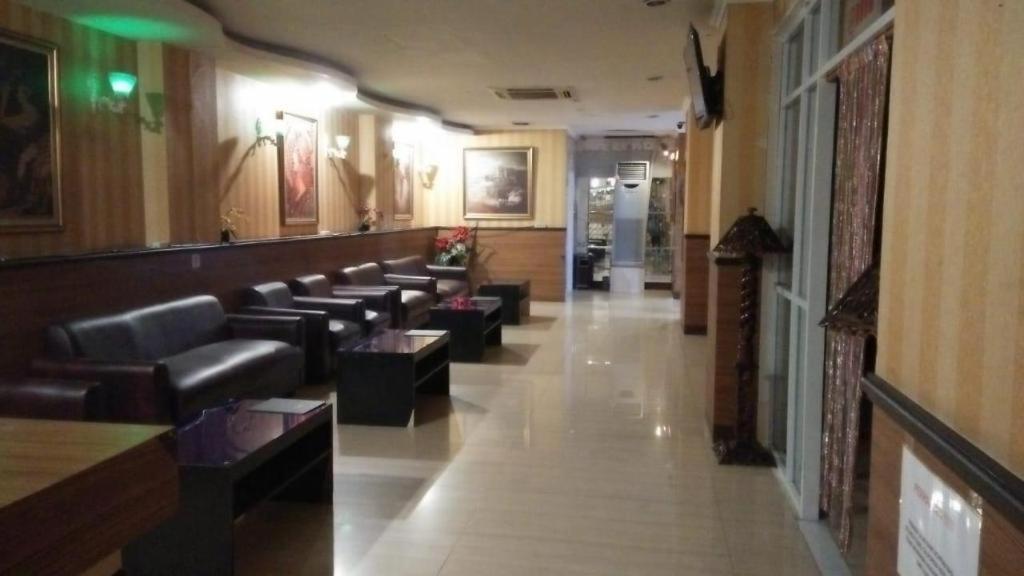 California Hotel Yakarta Exterior foto