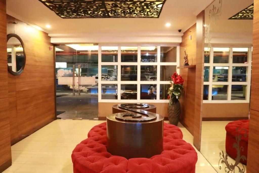 California Hotel Yakarta Exterior foto